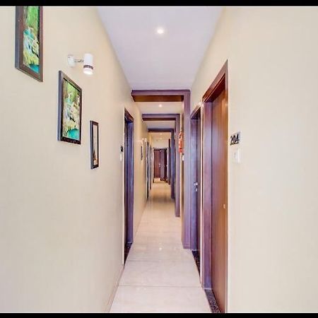 Hotel Emerald Near T2 International Airport ムンバイ エクステリア 写真