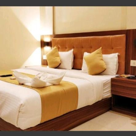 Hotel Emerald Near T2 International Airport ムンバイ エクステリア 写真